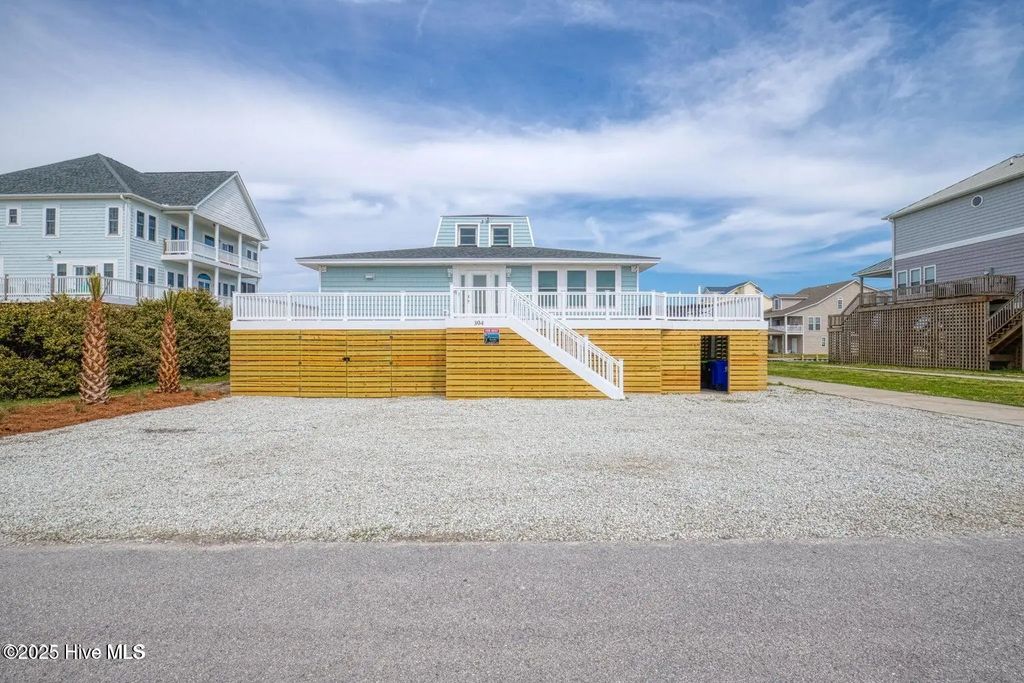 304 Marina Way, North Topsail Beach