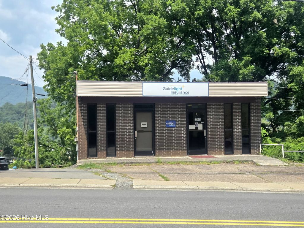 214 E Main Street, Robbinsville