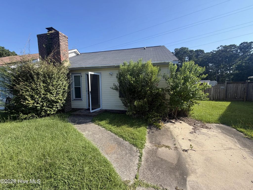 153 Pine Crest Drive, Jacksonville