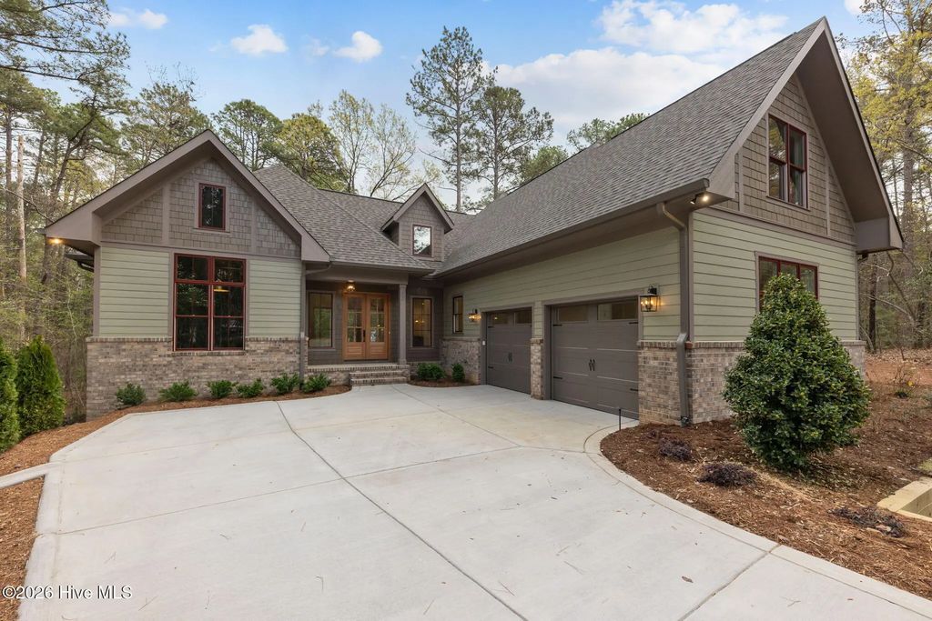 12 Hemlock Court, Pinehurst