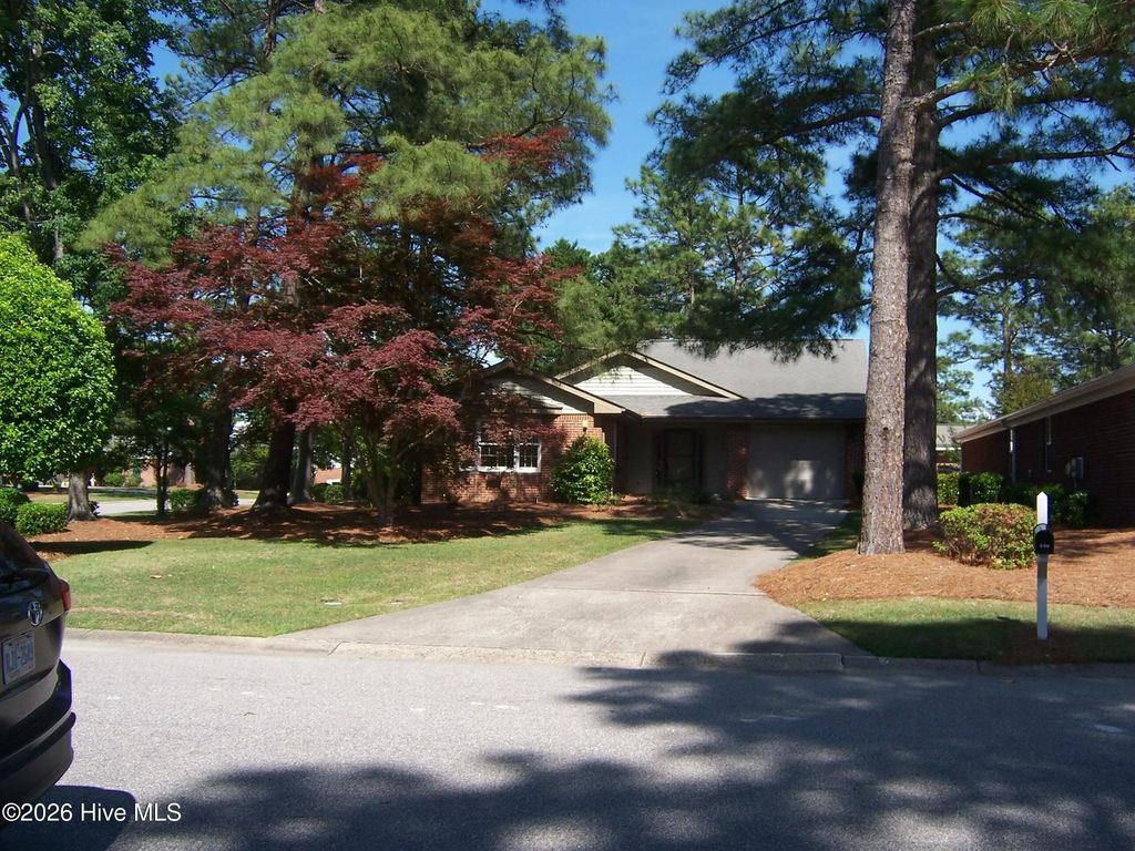 580 Pinehurst Trace Drive, Pinehurst