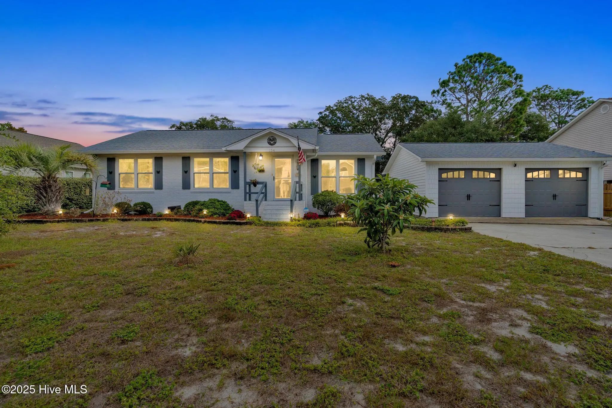 154 Ne 32nd Street, Oak Island