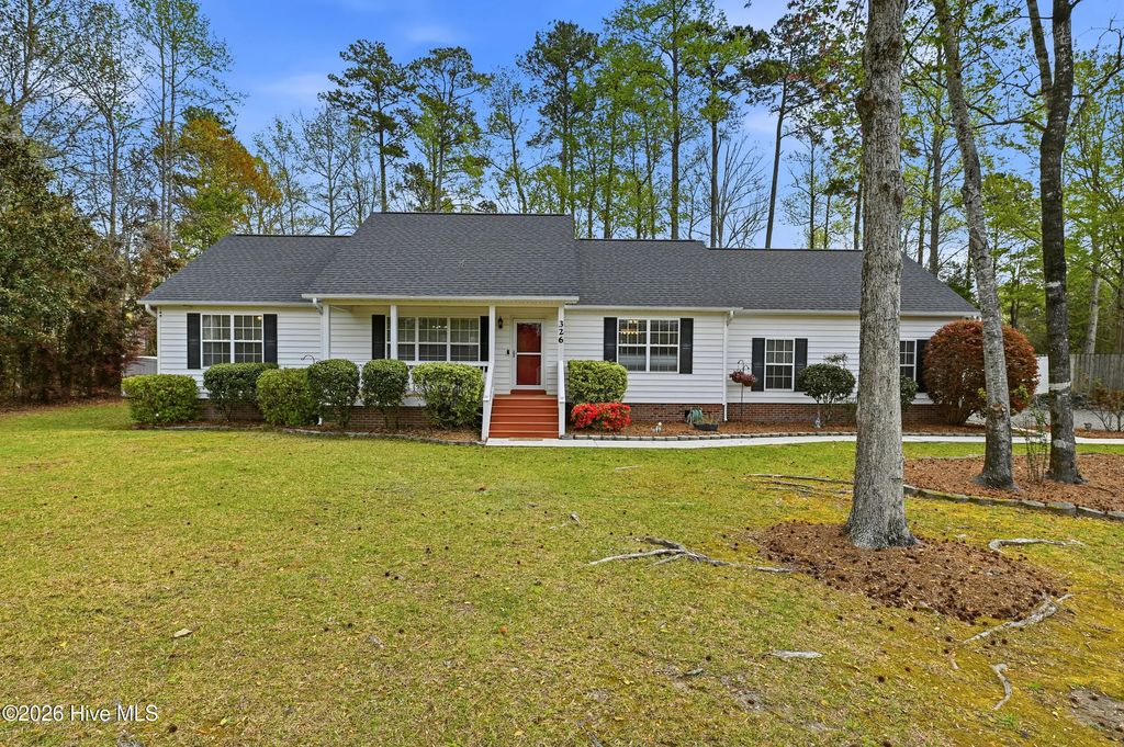 326 Knollwood Drive, Hampstead
