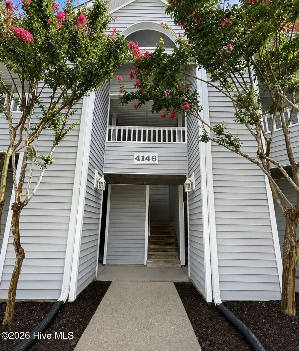 4146 Breezewood Drive Apt 202, Wilmington