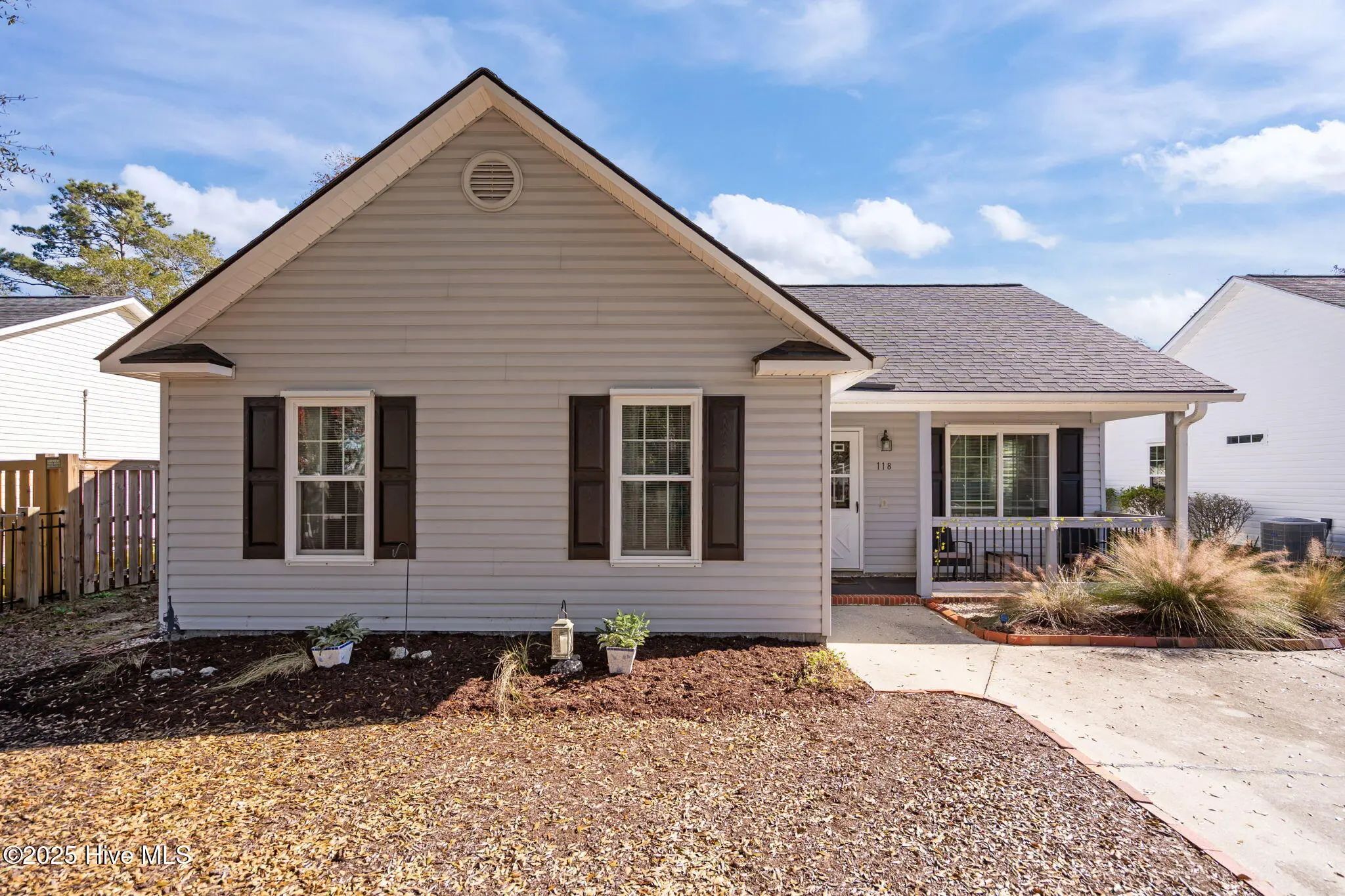 118 Ne 31st Street, Oak Island