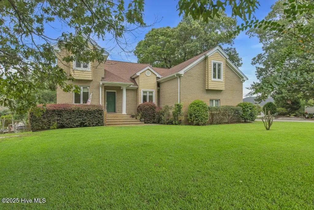 140 Circle Drive, Hampstead