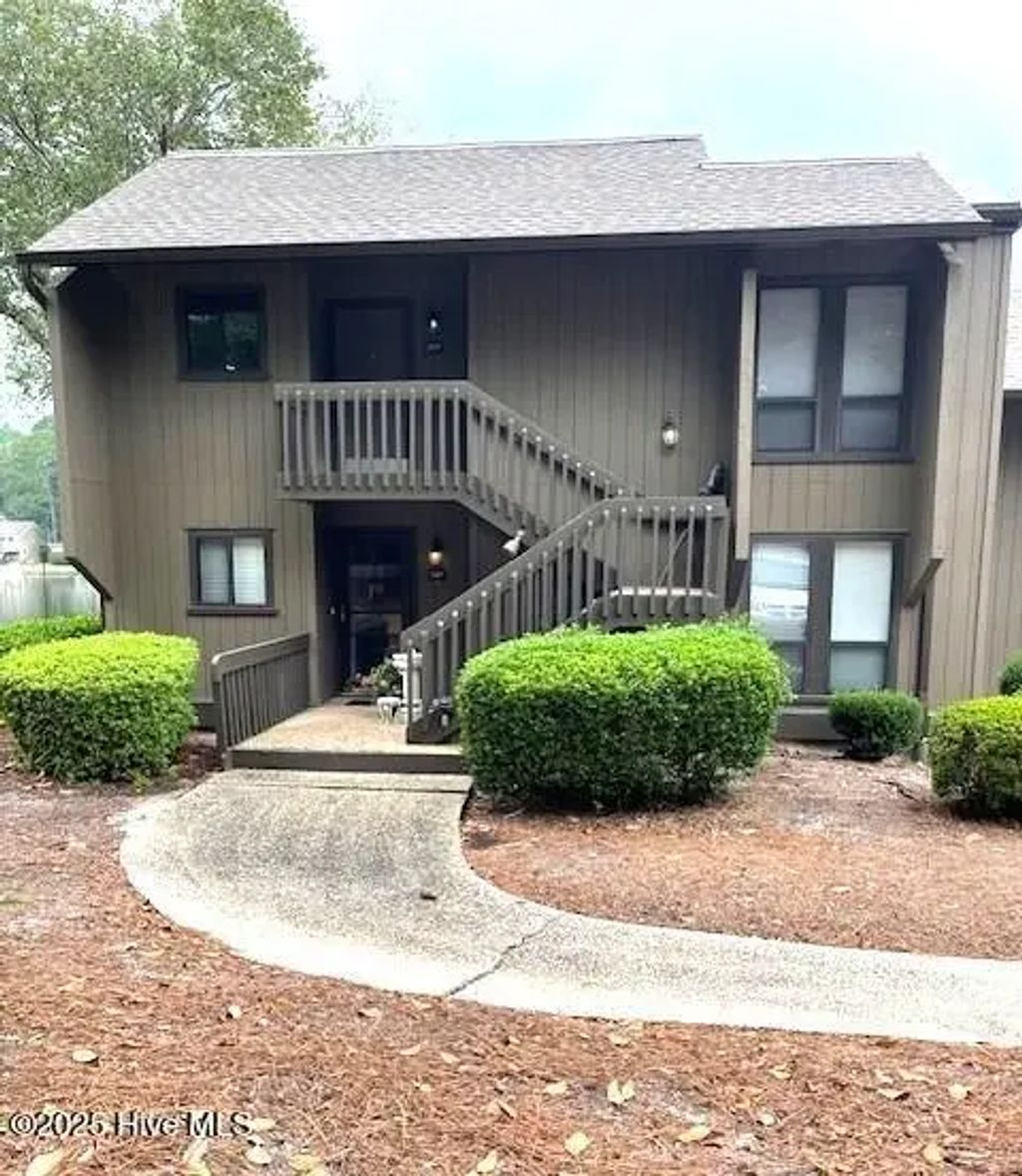 250 Sugar Gum Lane 207, Pinehurst