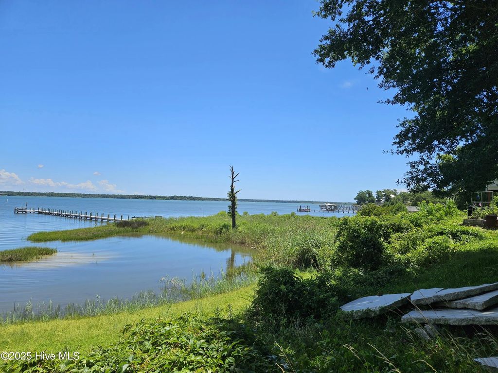 139 Hall Point Road, Sneads Ferry