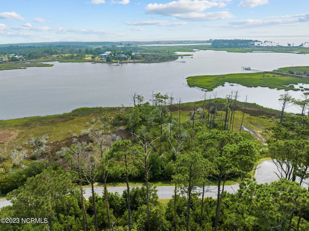 211 Leeward Lane, Beaufort
