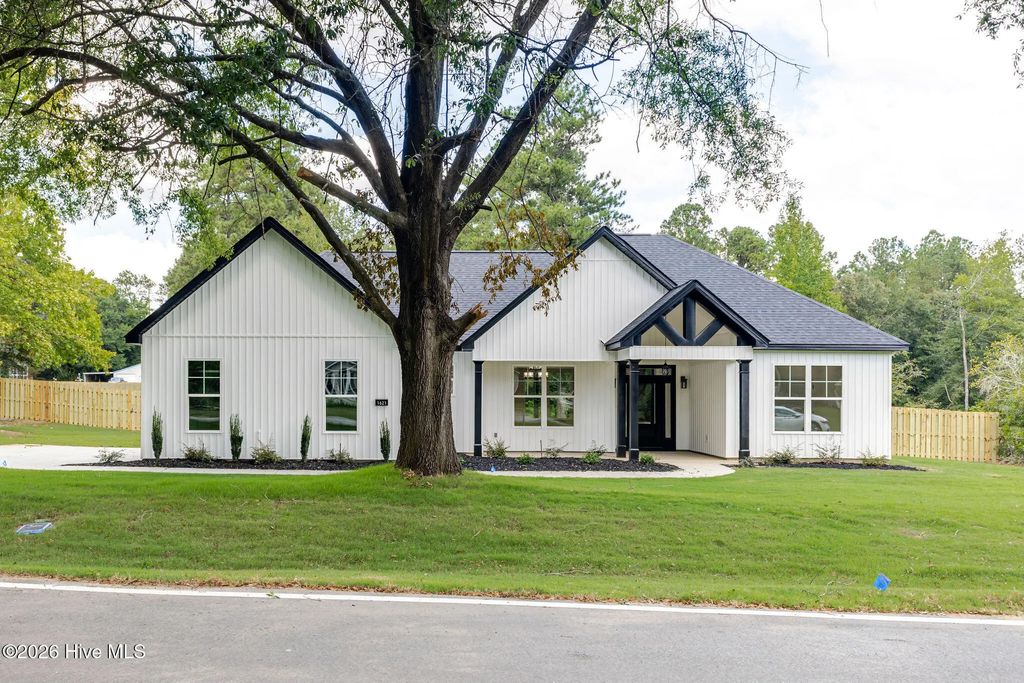 1621 Pine Ridge Drive N, Hephzibah