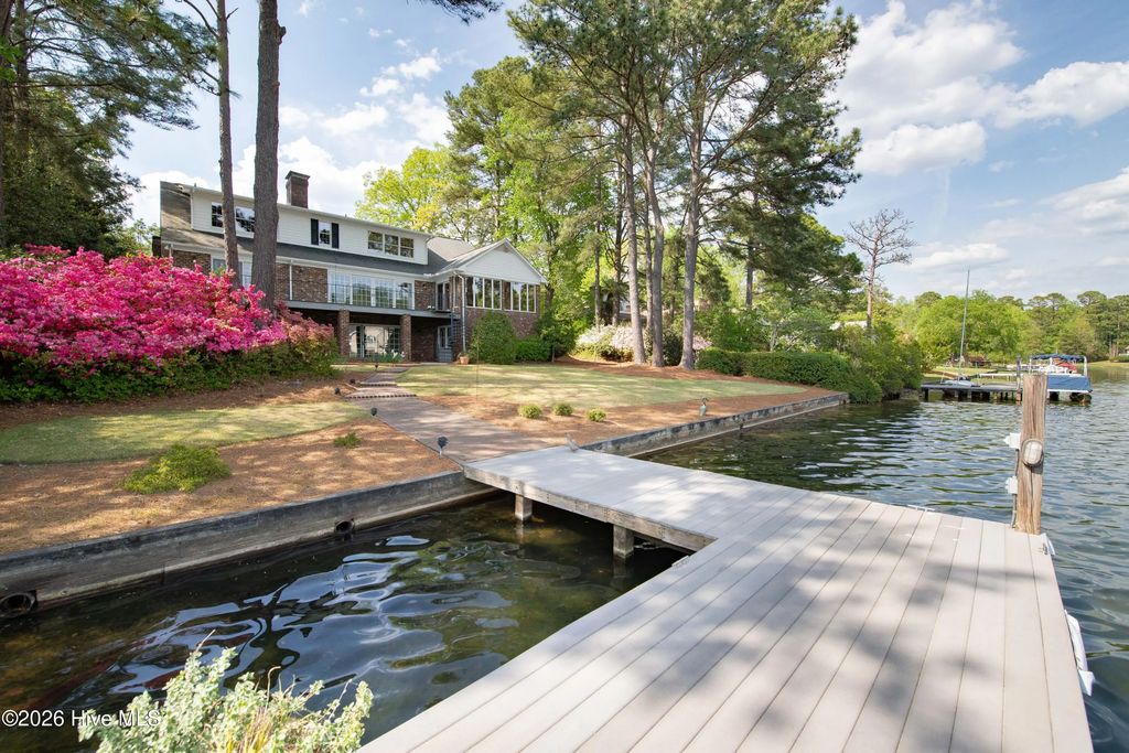 90 Lake Shore Drive, Pinehurst