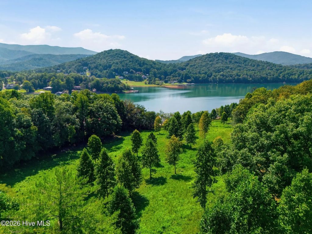 314 Lakeside Drive, Hiawassee