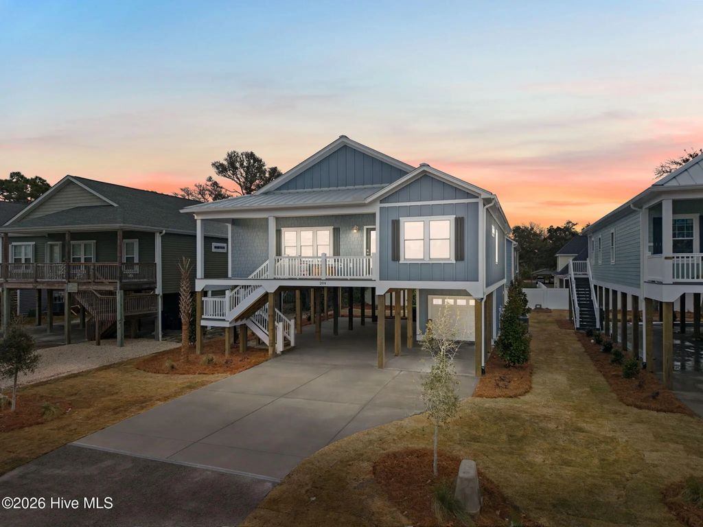 310 Ne 58th Street, Oak Island