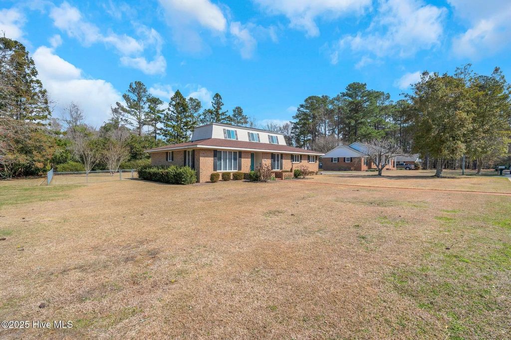 320 Pinecrest Drive, Chadbourn