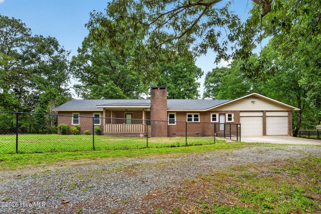 1400 Clyde Underwood Road, Siler City