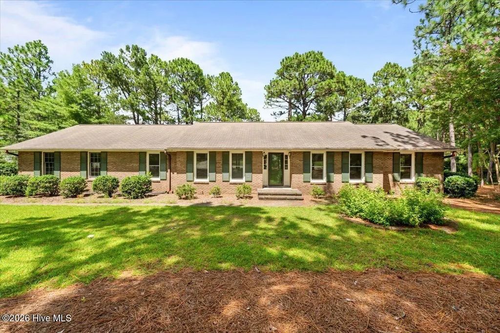 224 Edinboro Drive, Southern Pines