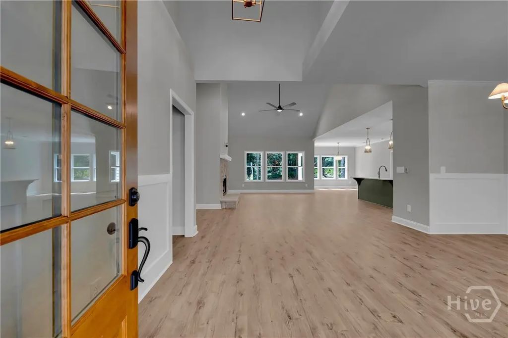 105 Carlan Road, Commerce