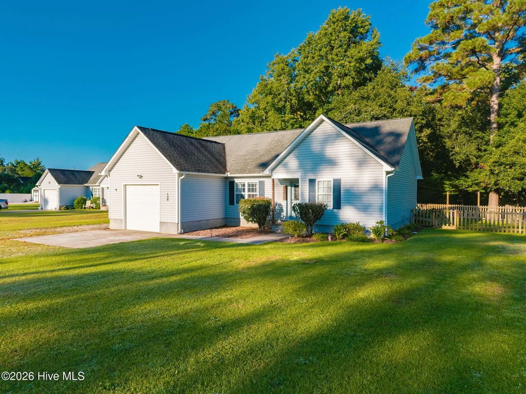 126 Joans Haven Drive, Newport
