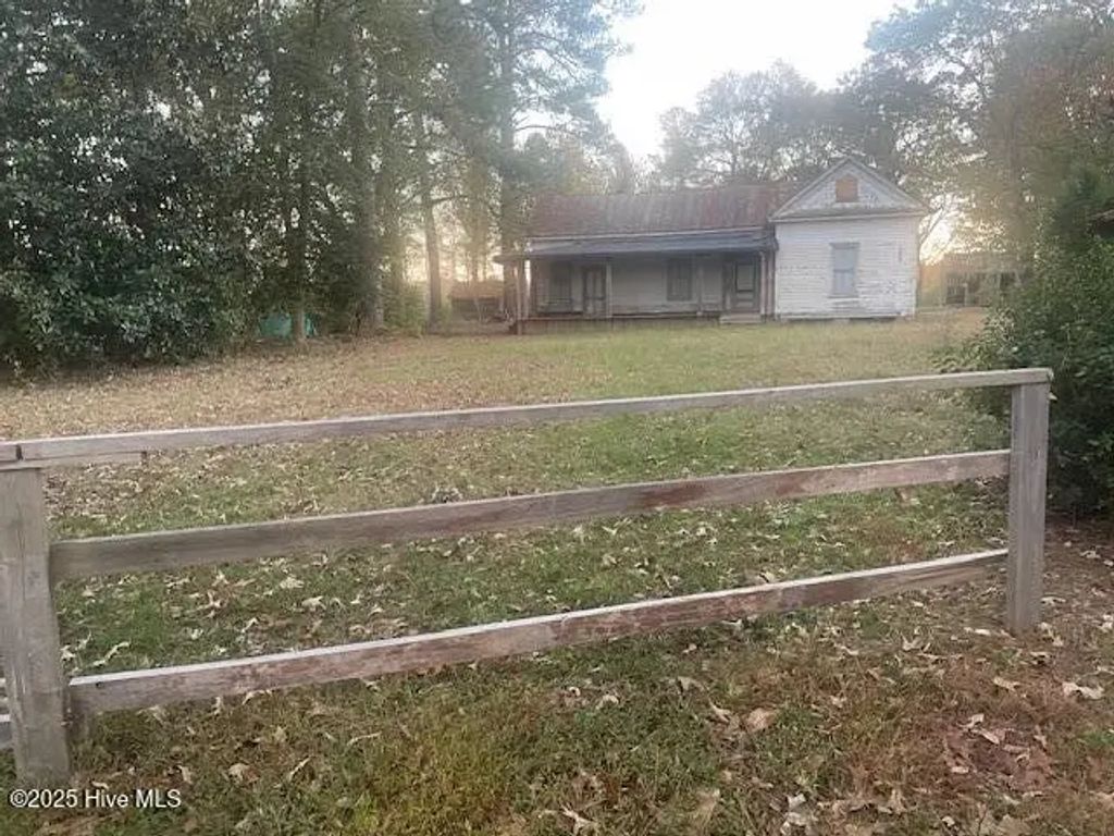 1890 Oneal Road, Whitakers