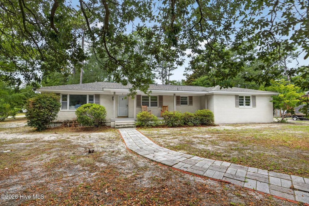 9 Castlewood Drive, Wilmington