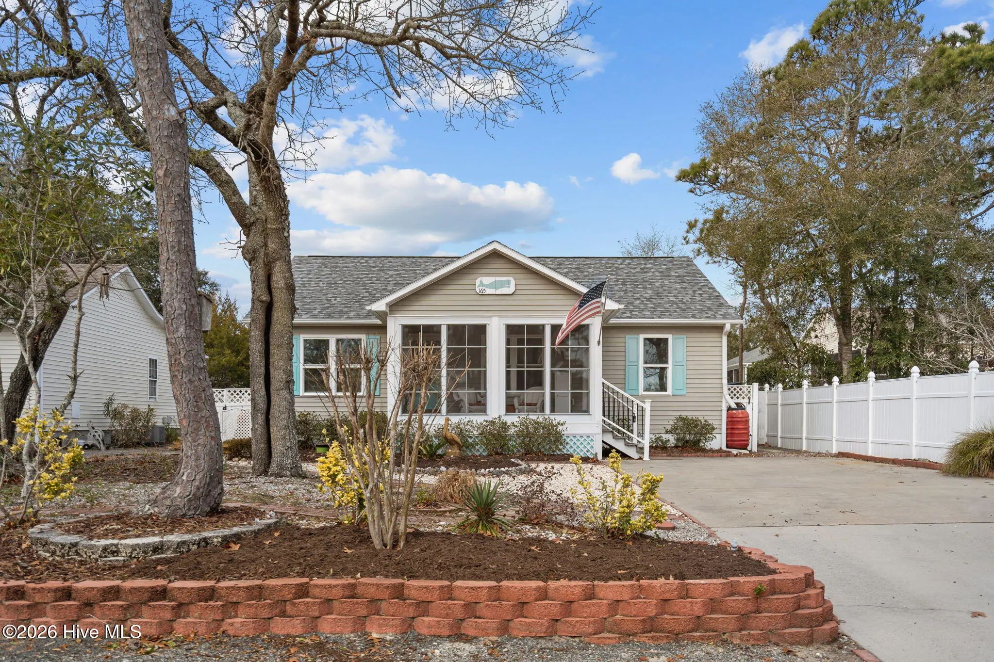 165 Ne 5th Street, Oak Island