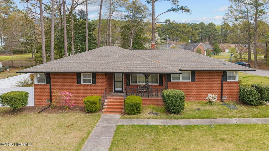 302 Oak Drive, Washington