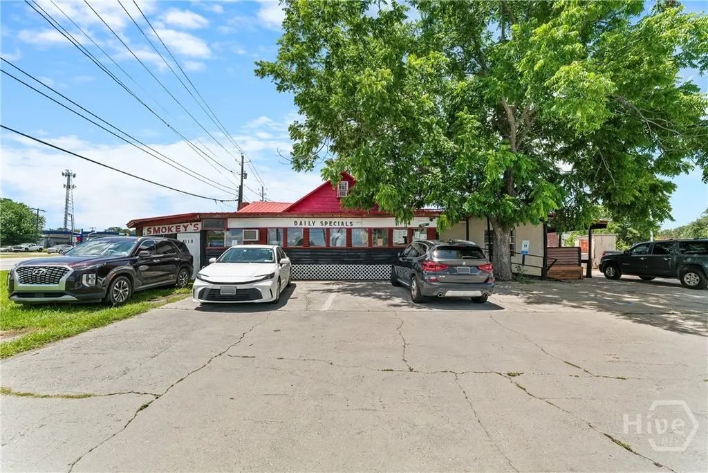 4118 Augusta Road, Garden City