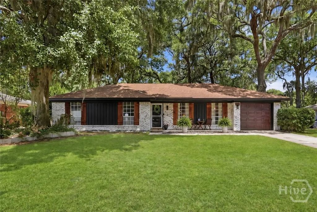 607 Leaning Oaks Drive, Savannah