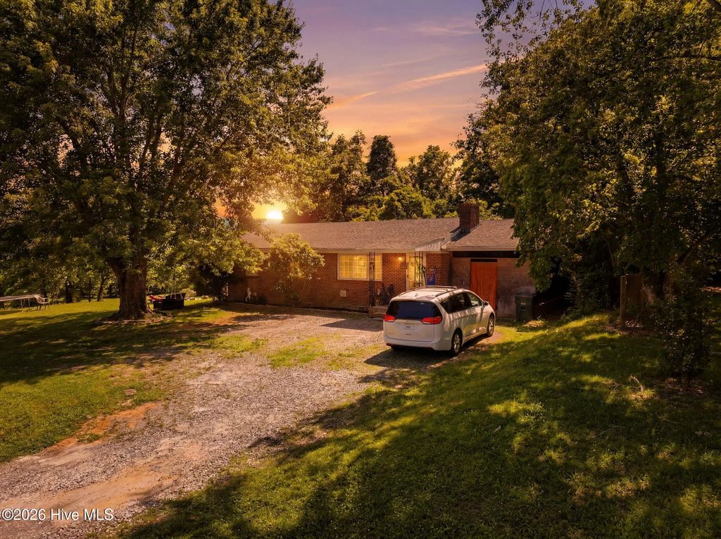 613 Robbinsville Road, Andrews