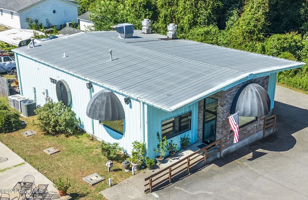 8039 River Road Se, Southport