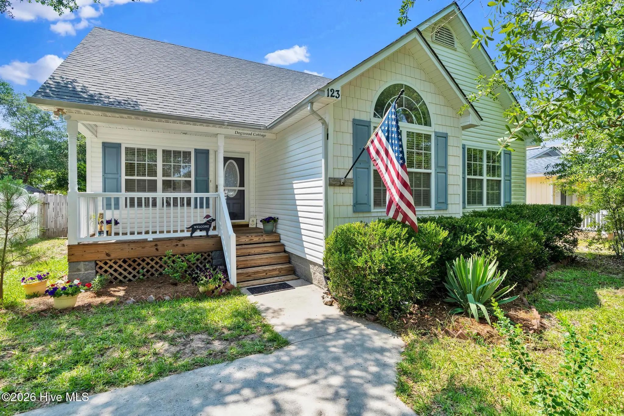 123 Ne 30th Street, Oak Island