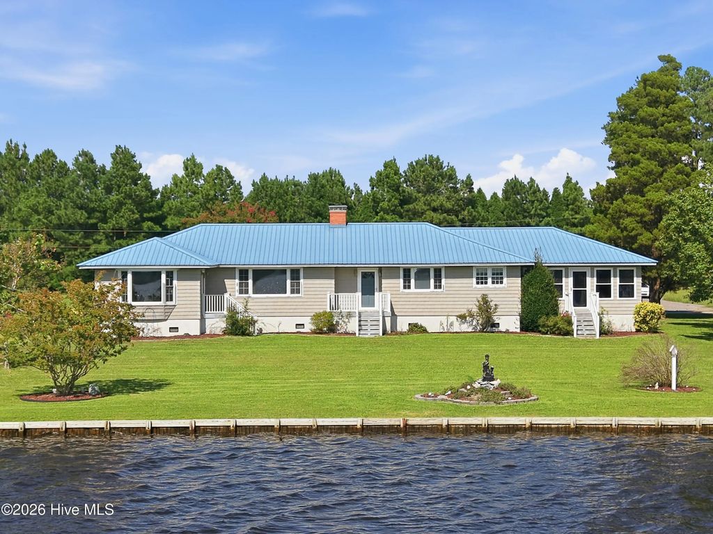 835 Foreman Lane, Belhaven
