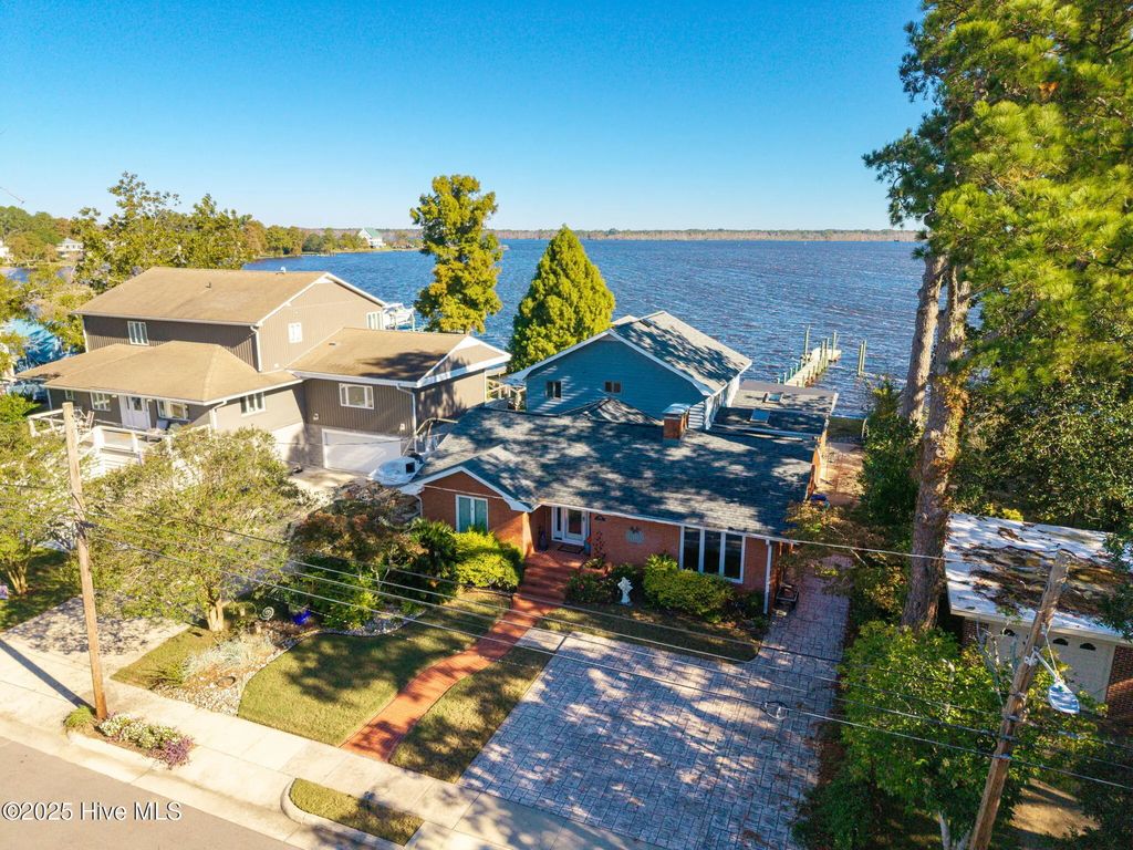 1804 River Drive, New Bern
