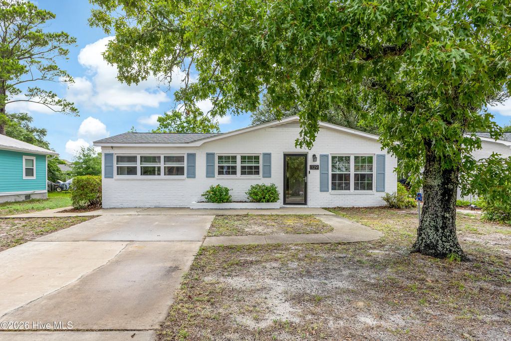 139 Ne 18th Street, Oak Island Wooded
