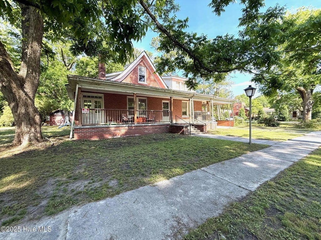 465 6th Street, Aurora