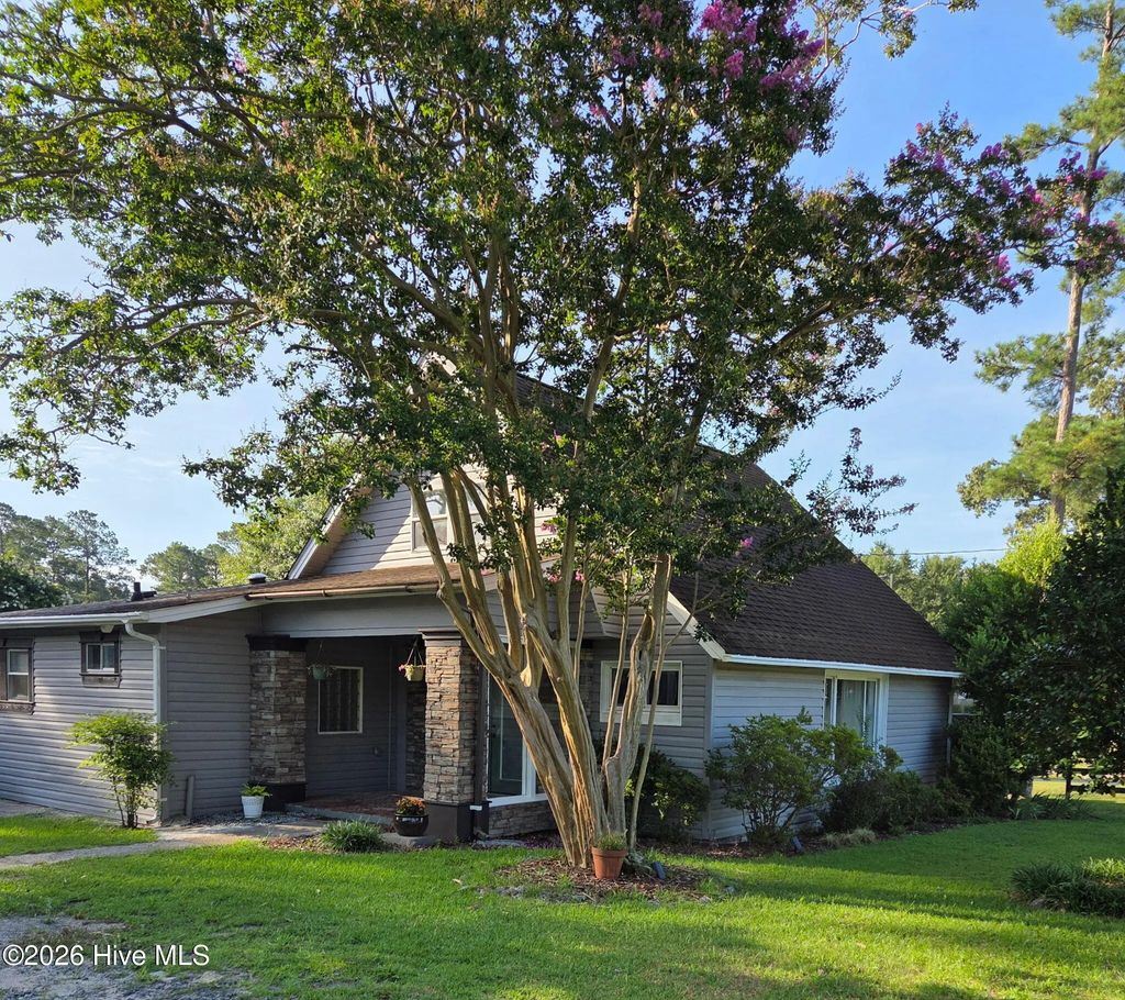 612 River Road, Trent Woods