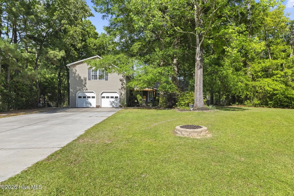 346 Knollwood Drive, Hampstead