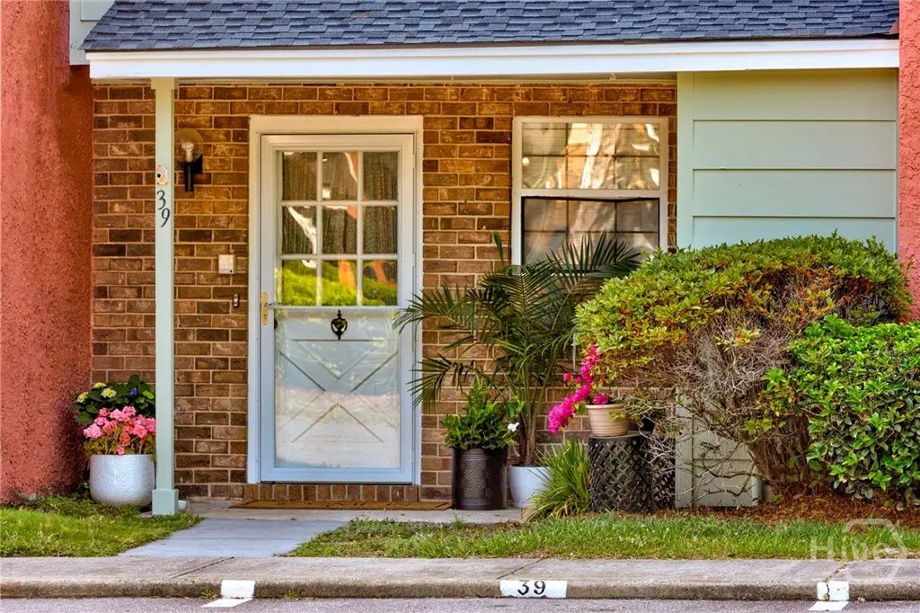 39 Helmsman Court, Savannah