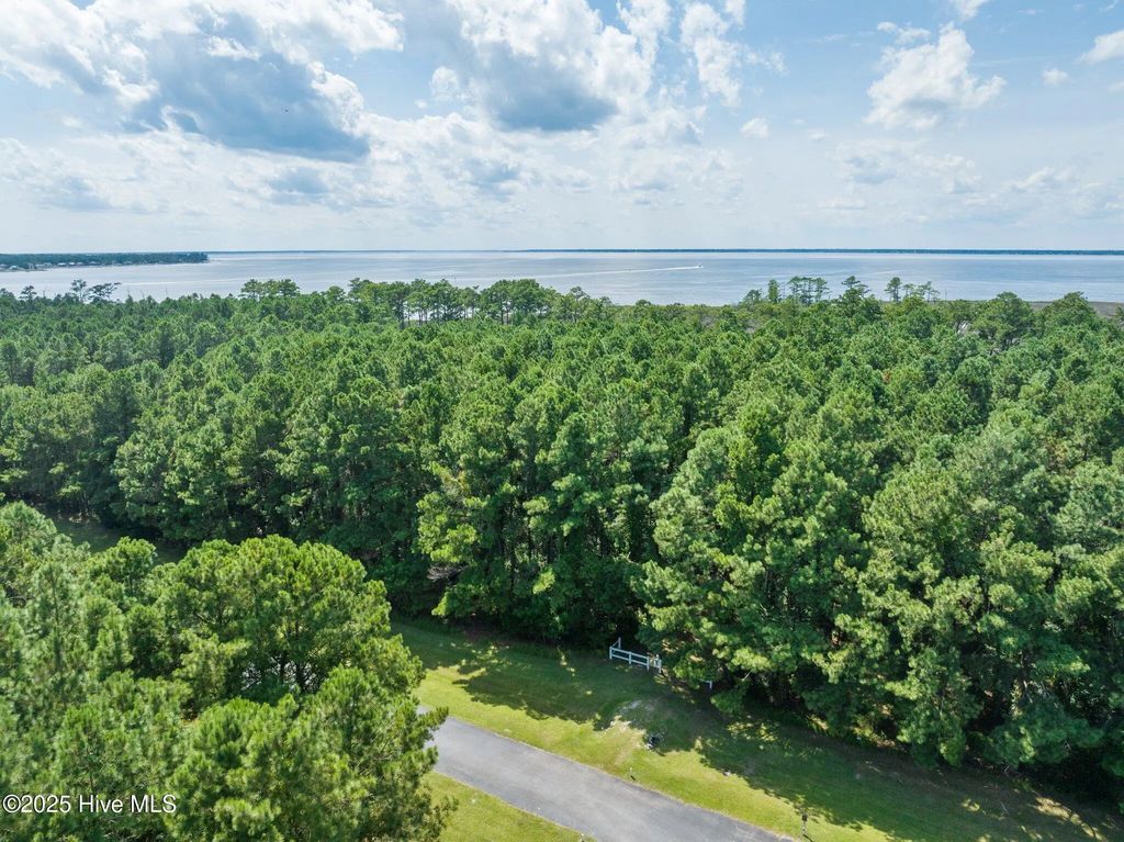 127 Garbacon Drive, Beaufort