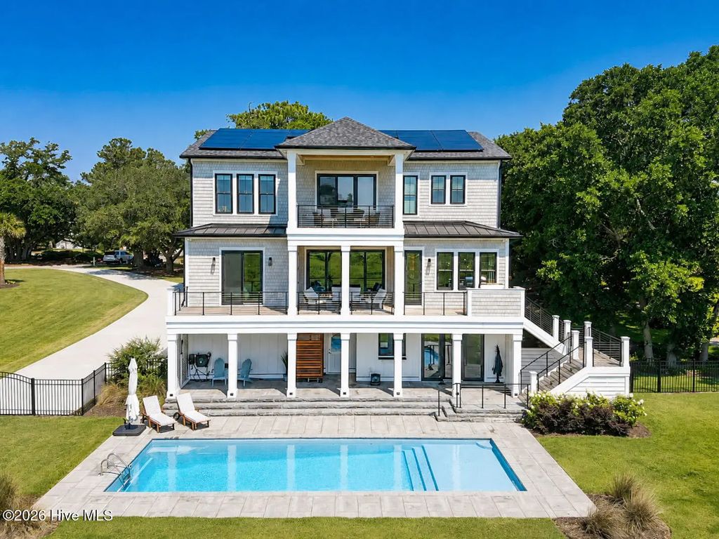 106 Seven Oaks Court, Hampstead