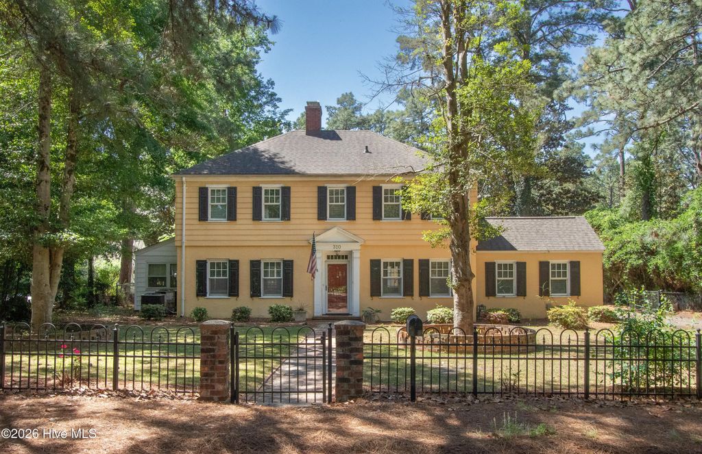 310 E Morganton Road, Southern Pines
