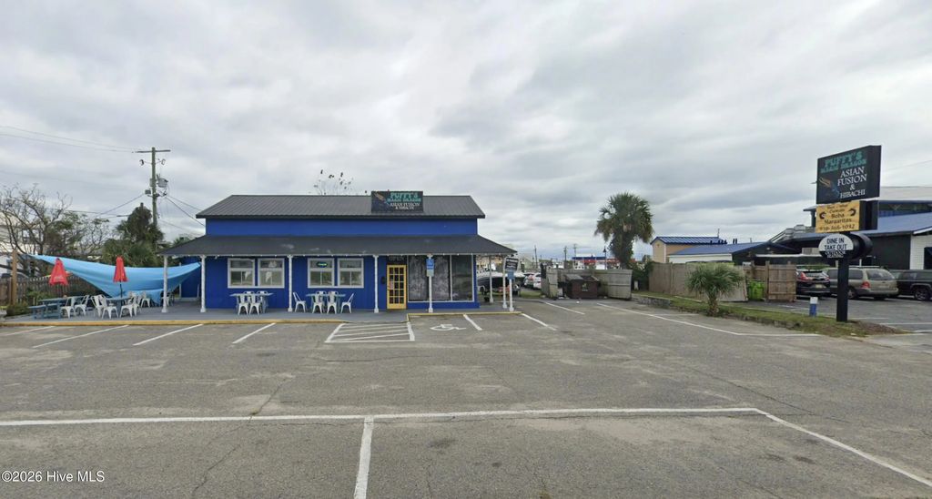 304 N Lake Park Boulevard N, Carolina Beach