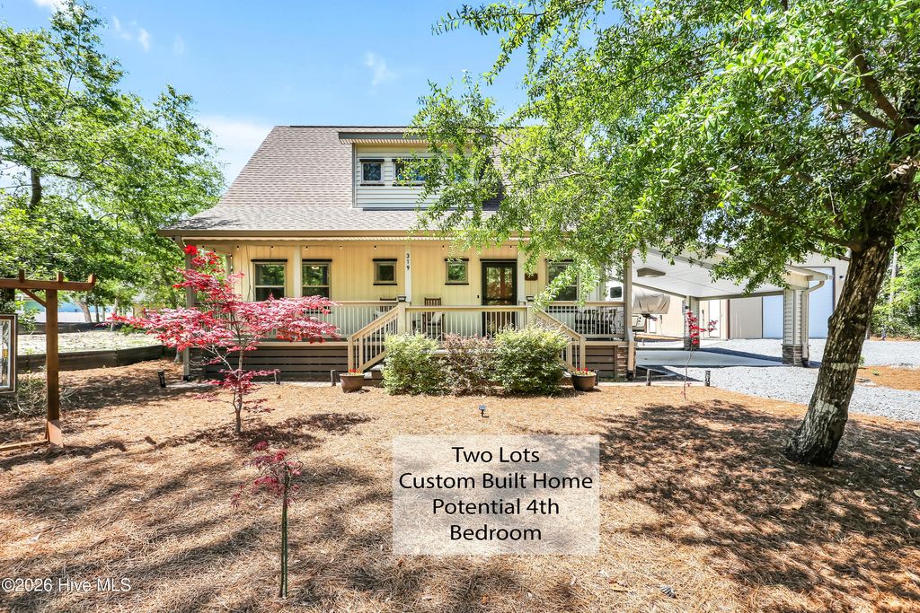 319 Ne 42nd Street, Oak Island