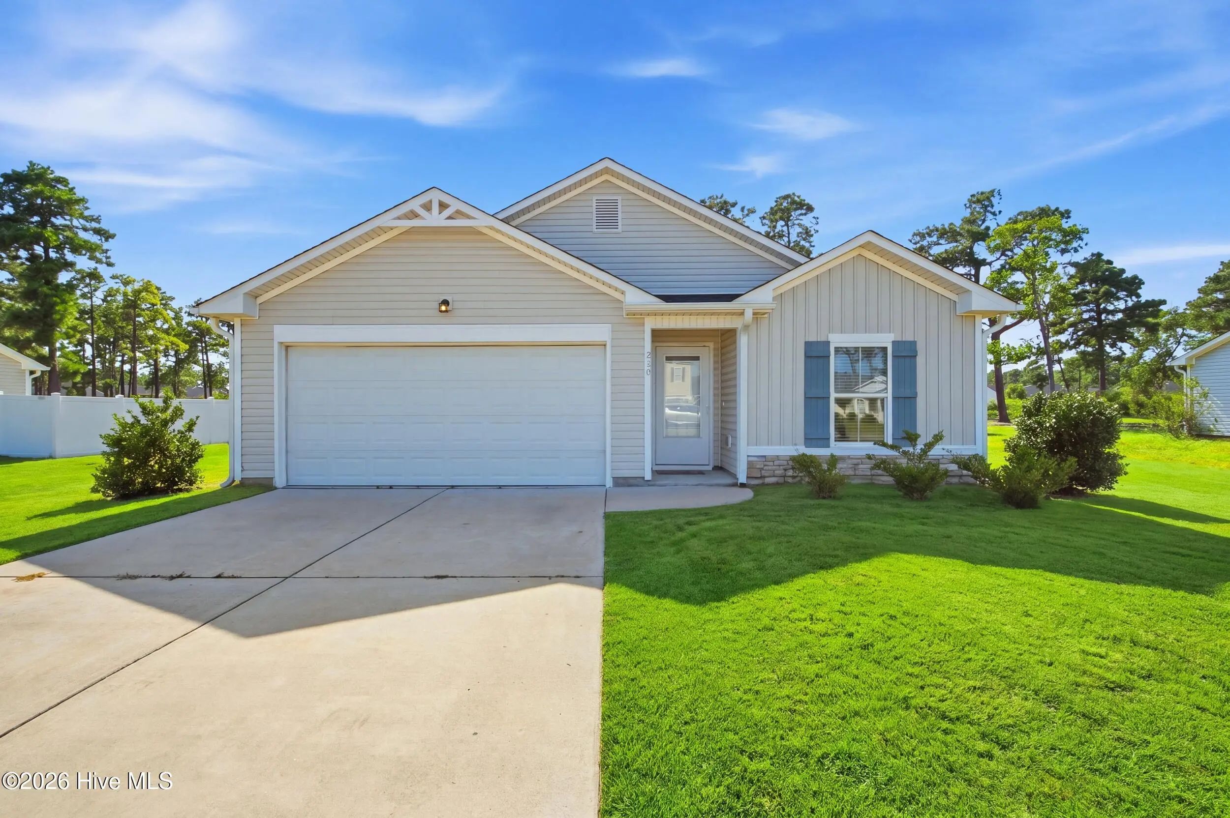 910 Pine Needles Road, Southport