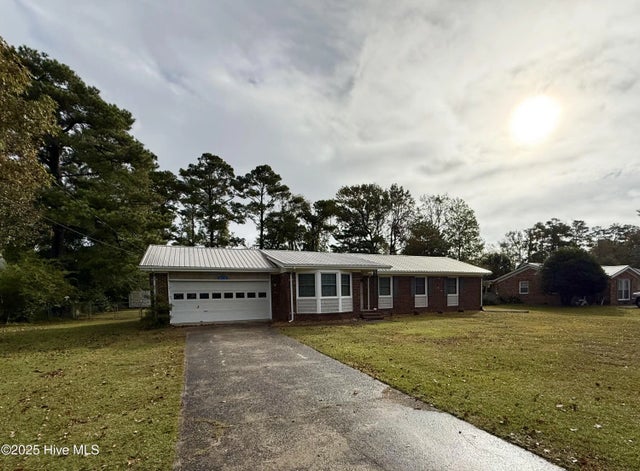 610 Friendly Road, Morehead City