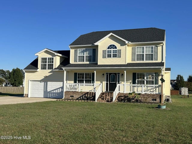 303 Queenswood Boulevard, Elizabeth City