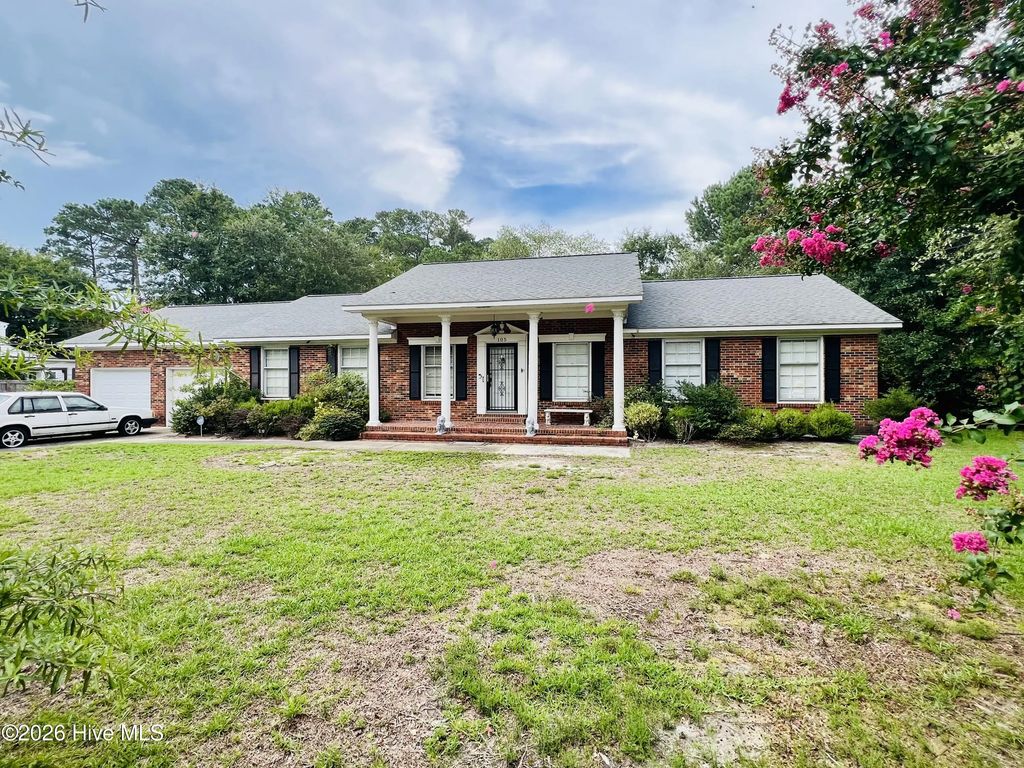 105 Country Club Circle, Clinton