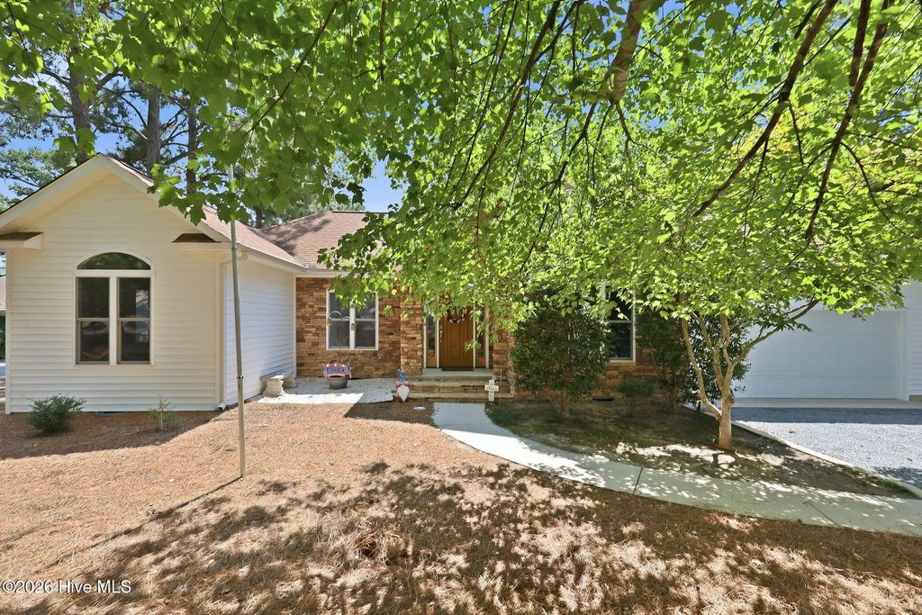 104 Fox Run Court, West End