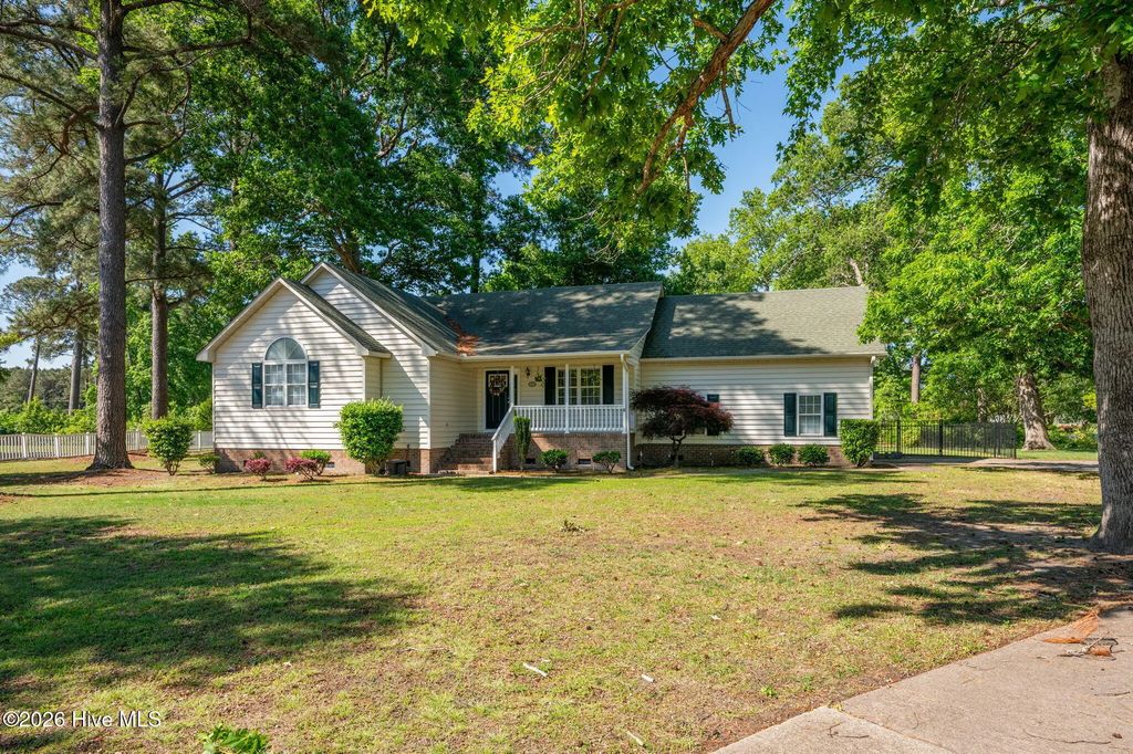 100 Savannah Avenue, Grandy