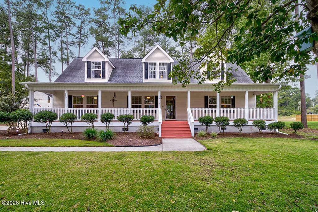 1055 Lexington Avenue Ne, Leland